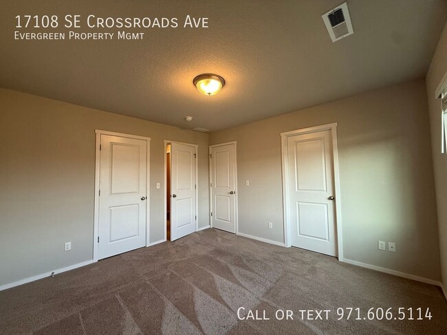 Building Photo - 17108 SE Crossroads Ave
