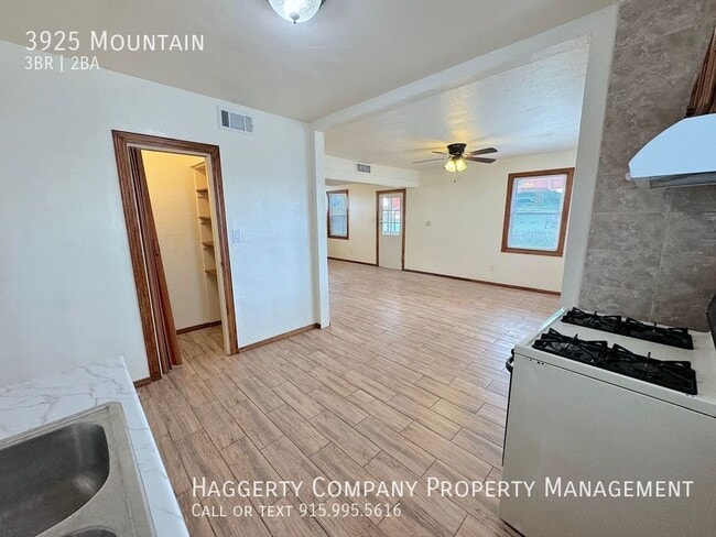 Building Photo - 3925 Mountain-