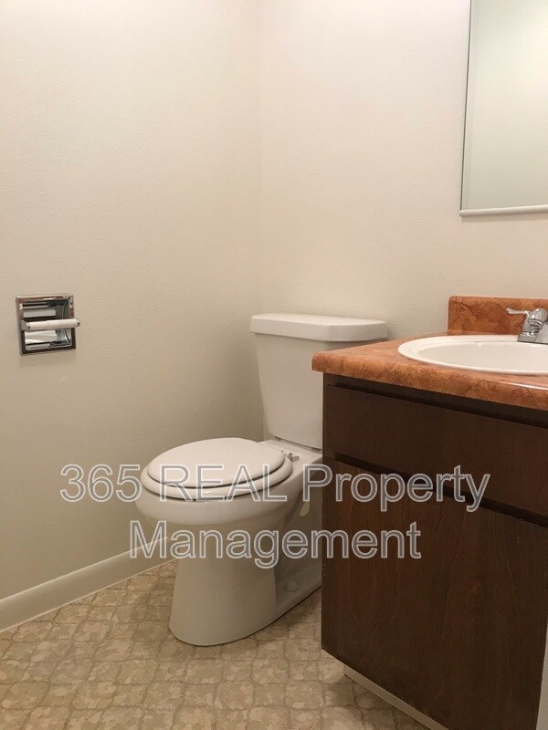 Building Photo - 2141 28th Ave Ct