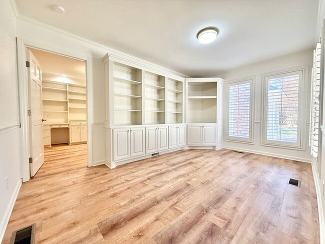 Building Photo - 130 Valley Club Cir