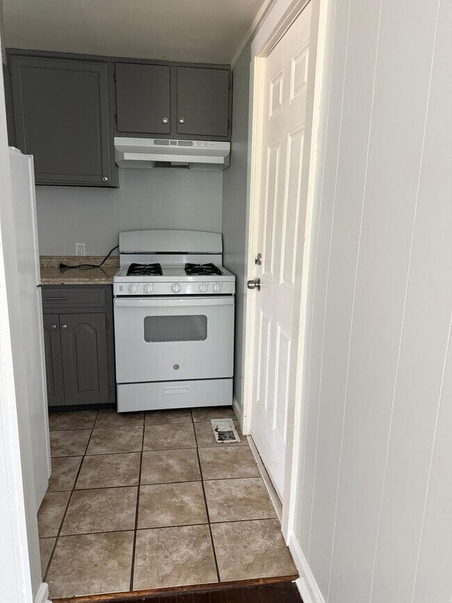Building Photo - Welcoming 2-bed, 2-bath Home Ready for Move-In