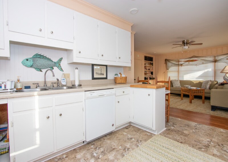 Building Photo - 506 Ocean Dr