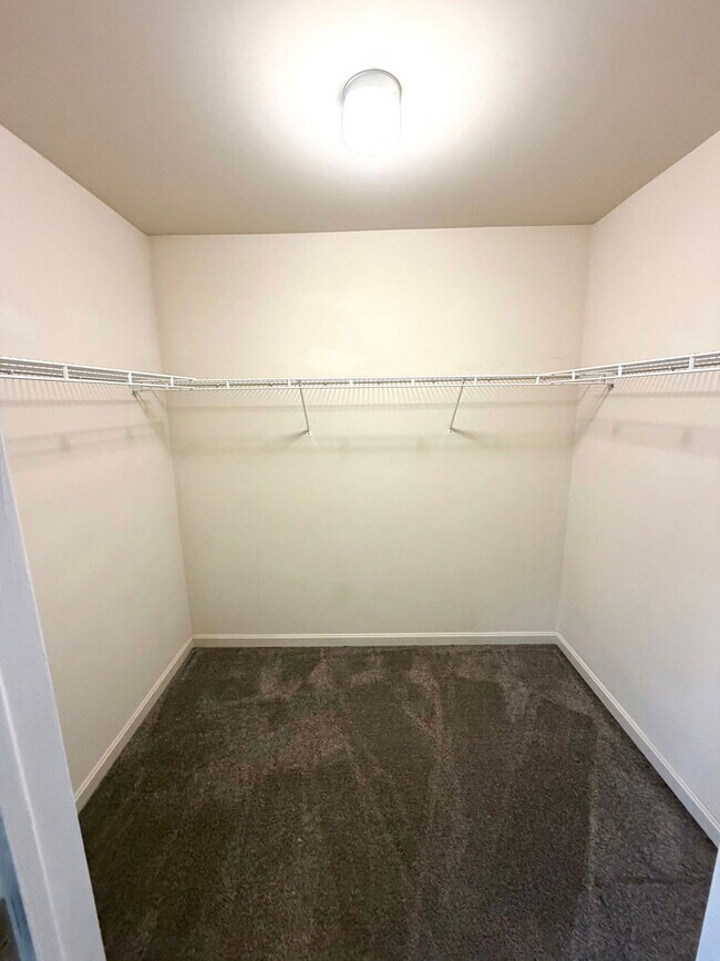 Building Photo - 170 Federal Way