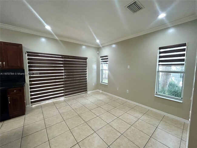 Building Photo - 3036 SE 15th Ave