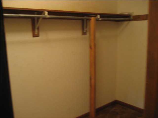 Building Photo - 1008 Pineview Blvd