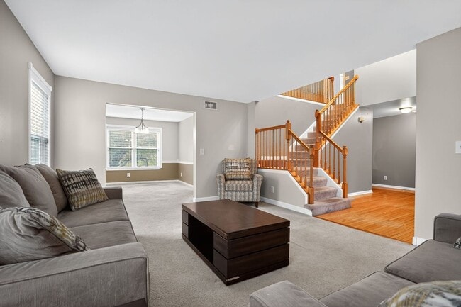 Building Photo - Spacious 4BR House in Oswego