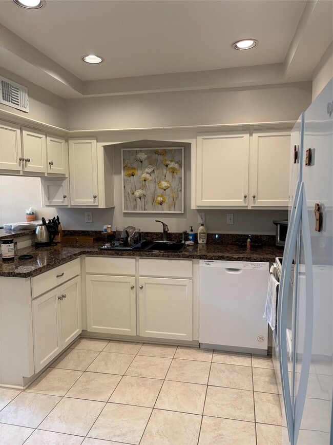 Building Photo - 15040 Kimberley Ct