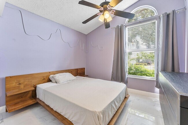 Building Photo - 1622 SW Realty St