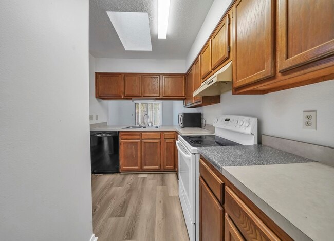 Building Photo - 8 Viking Dr NW