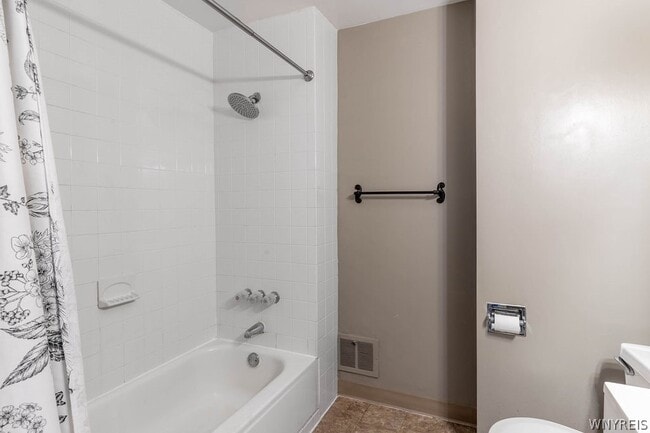 Building Photo - 493 Delaware Ave