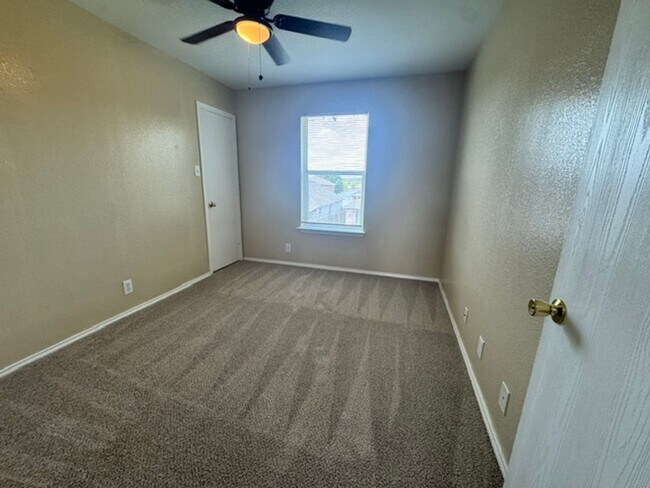 Building Photo - 10719 Shaenmeadow