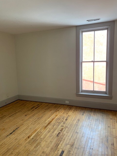 Building Photo - 10 1/2 N Sandusky St