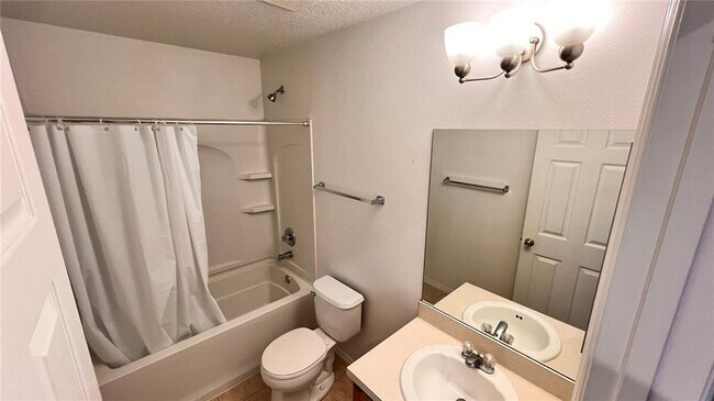 Building Photo - 612 Old Pine Ct