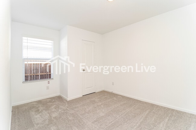 Building Photo - 216 Sycamore Pl