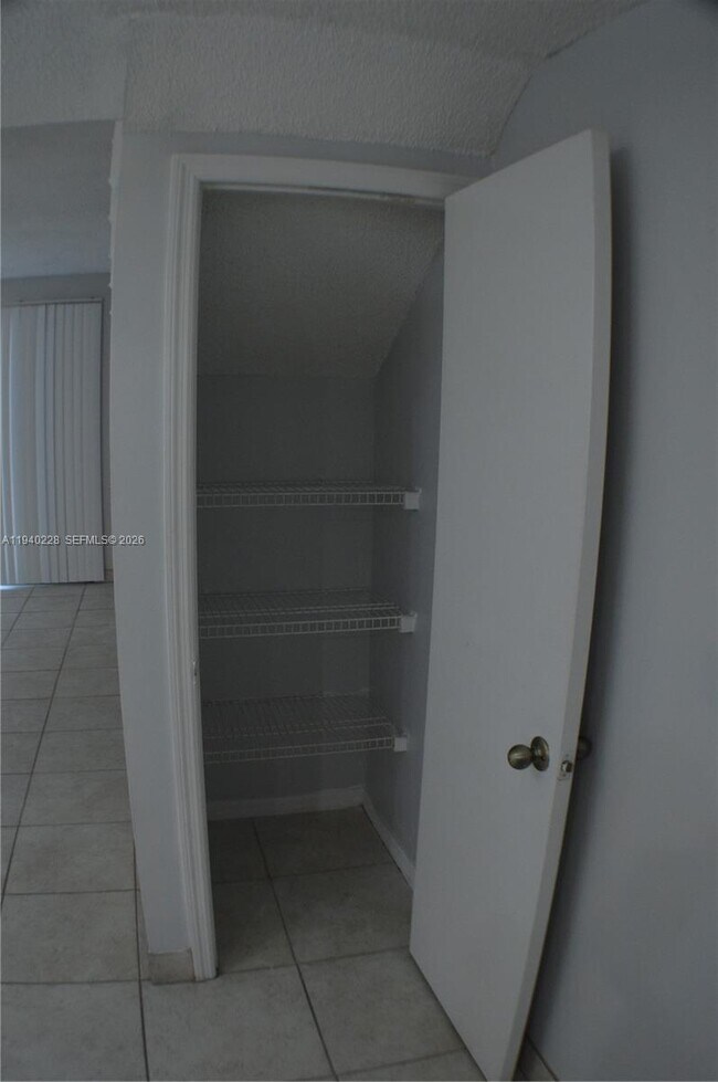 Building Photo - 1527 Veracruz Ln