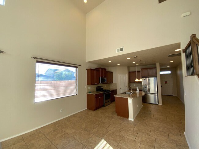 Building Photo - 4 Bedroom Home Available Near Golf Course ...
