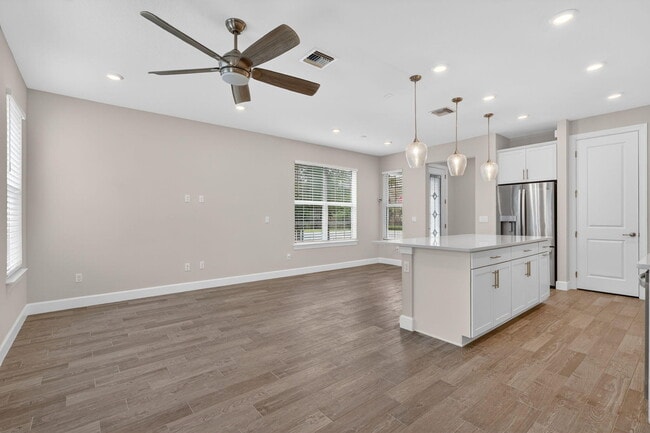 Building Photo - 1887 SE Ocean Cove Way