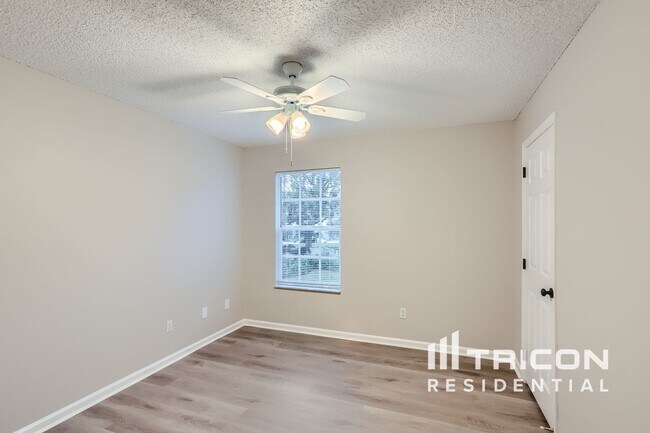 Building Photo - 832 Garden Glen Loop