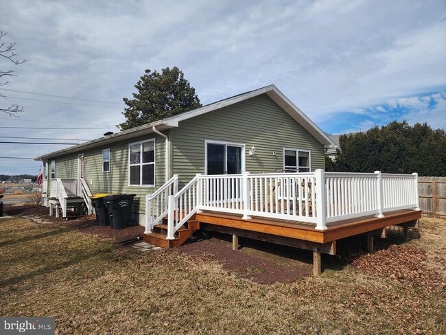 Building Photo - 903 N Walnut St