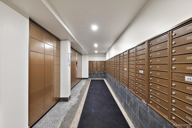 Building Photo - 15 E Kirby St