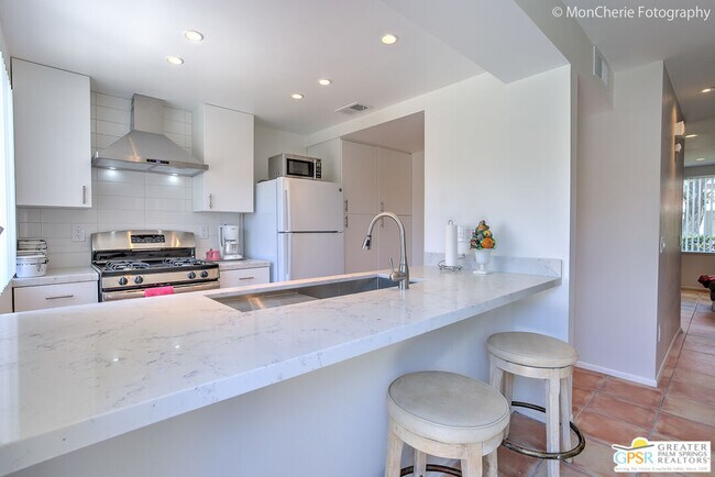 Building Photo - 2166 N Indian Canyon Dr