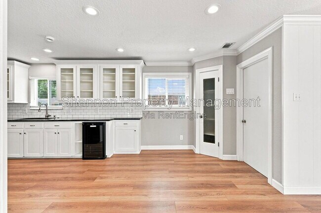 Building Photo - 5522 Dumfries Dr