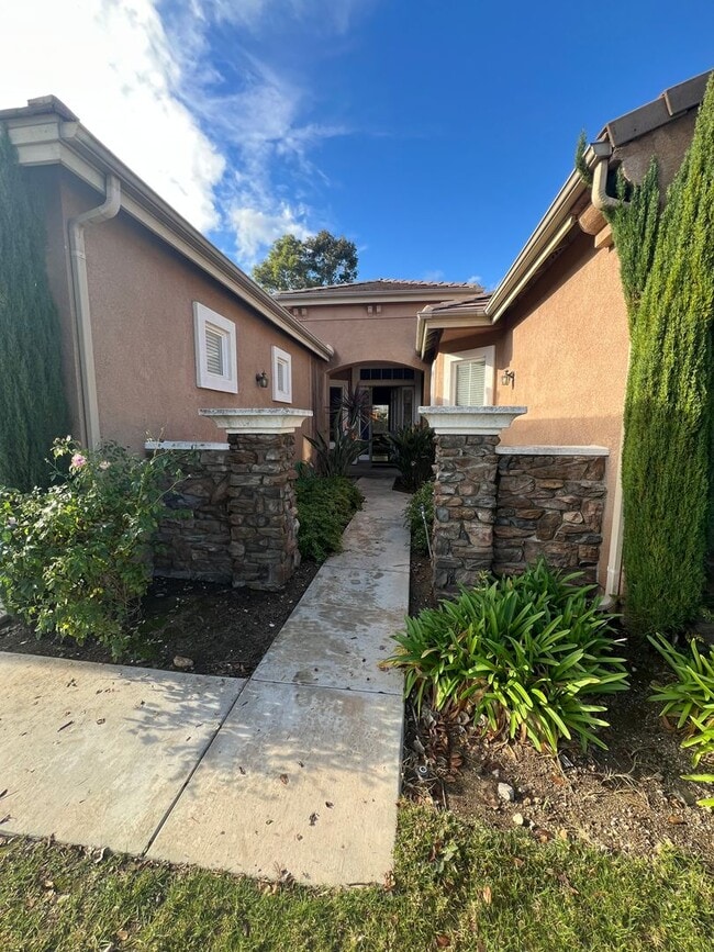 Building Photo - 4420 Putting Green Dr