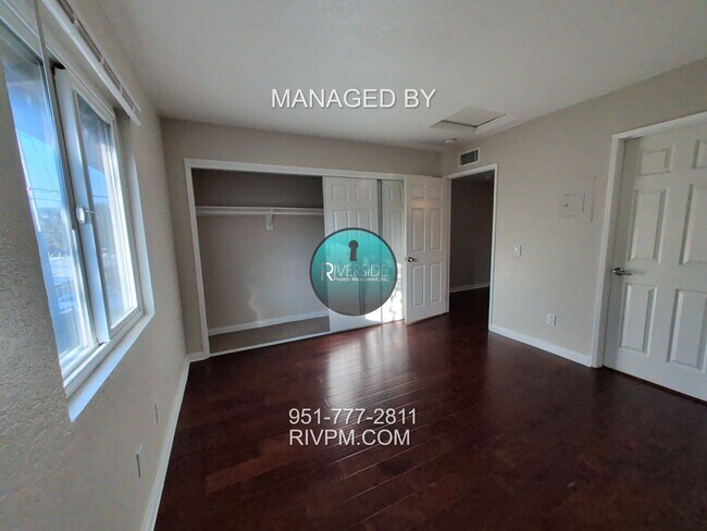 Building Photo - Modern Corona Condo with Garage!