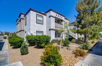 Building Photo - Beautiful Must See Condo!