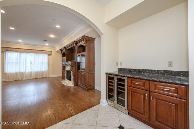 Building Photo - 25 White Oak Ln