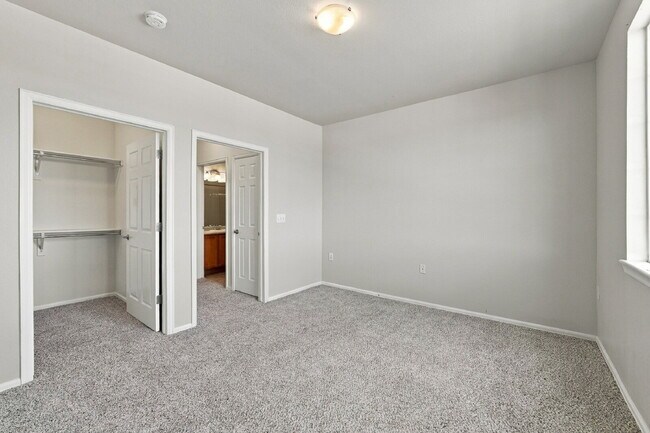 Building Photo - 2662 S Cathay Way