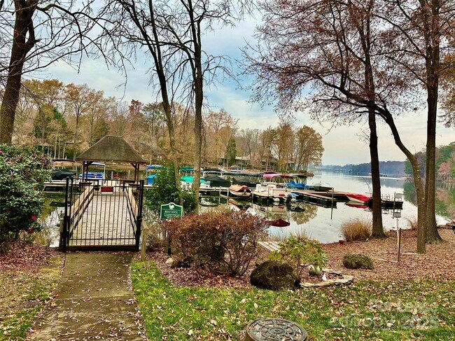 Building Photo - 126 Lake Davidson Cir