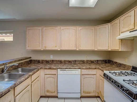 Building Photo - 4512 E Grove Ave