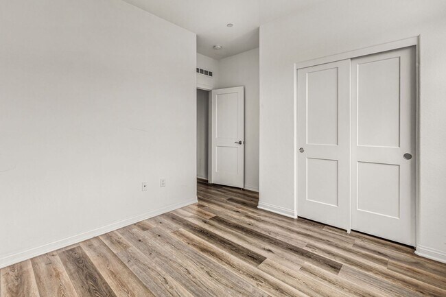 Building Photo - Highly upgraded 3 Bed 3 Bath Townhome with Resort Style Amenities