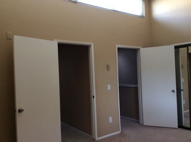 Building Photo - 135 S Sierra Ave