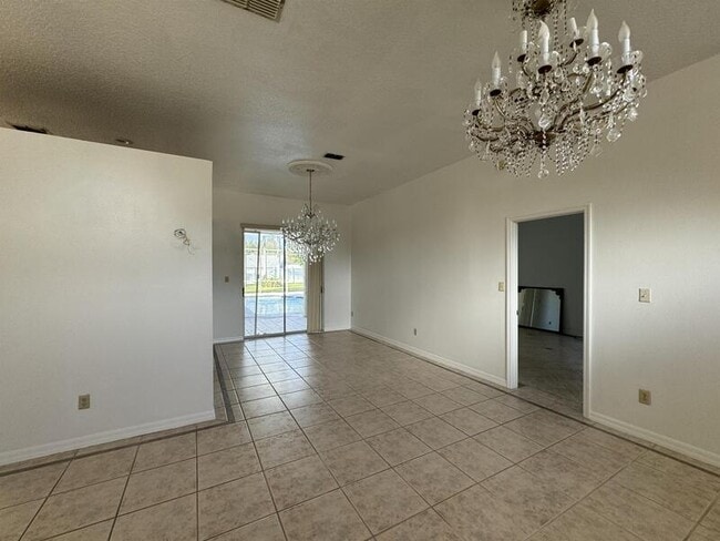 Building Photo - 664 Wyckliffe Pl