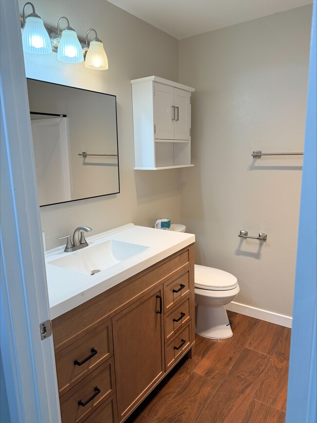 Building Photo - 1327B 9th W Ave