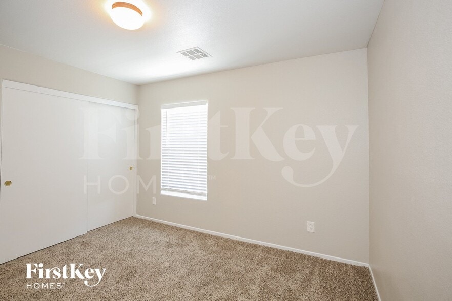 Building Photo - 3324 E Palatine Hills Ave