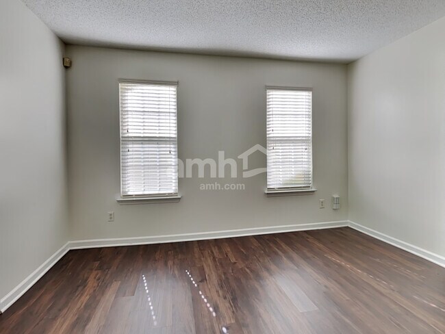 Building Photo - 6308 Dumont Ln