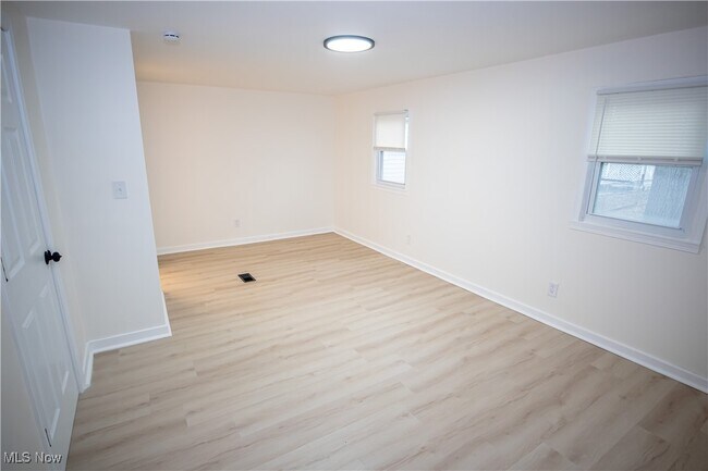 Building Photo - 12412 Sprecher Ave