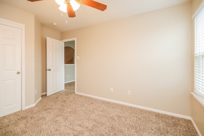 Building Photo - 6707 Level Pond Ln