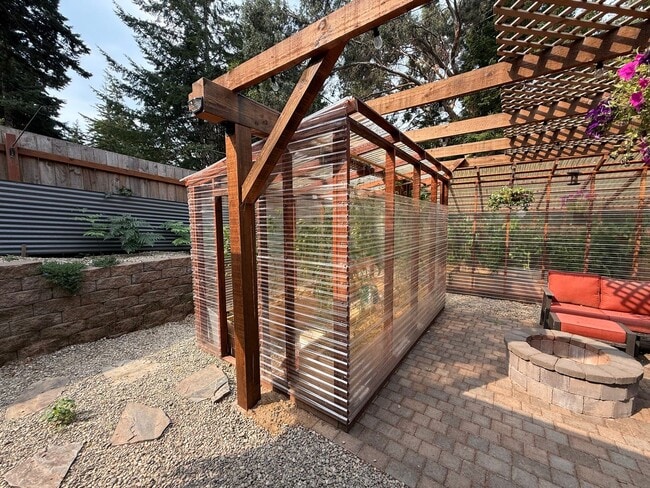 Building Photo - Furnished Modern Home for Rent – 2 Bedroom...