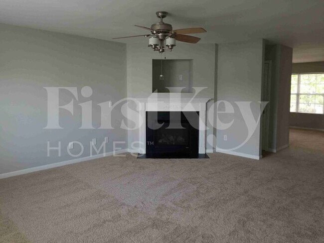 Building Photo - 4406 Vernon Cir SE