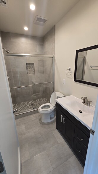 Building Photo - 6722 Simpson Ave