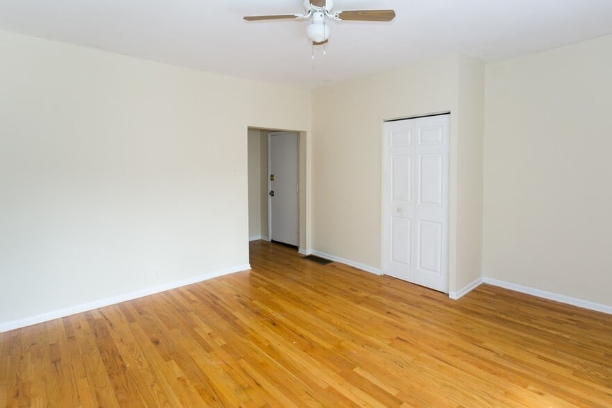 Building Photo - 629 W Barry Ave