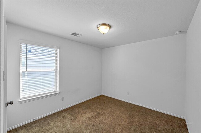 Building Photo - 31319 Whitfield Ct