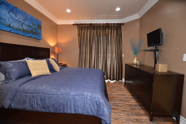 Building Photo - Meridian FURNISHED 2 BDR /2 BATH Luxury Condo - RESORT STYLE LIVING, 1-1/2 Blocks From The Heart ...