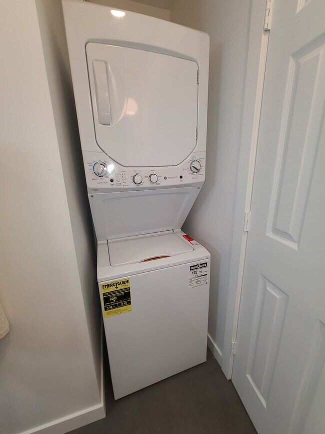 Building Photo - Newly remodeled and fully "furnished" 1 bed 1 bath in Mission Beach. 9 months rental or month to ...