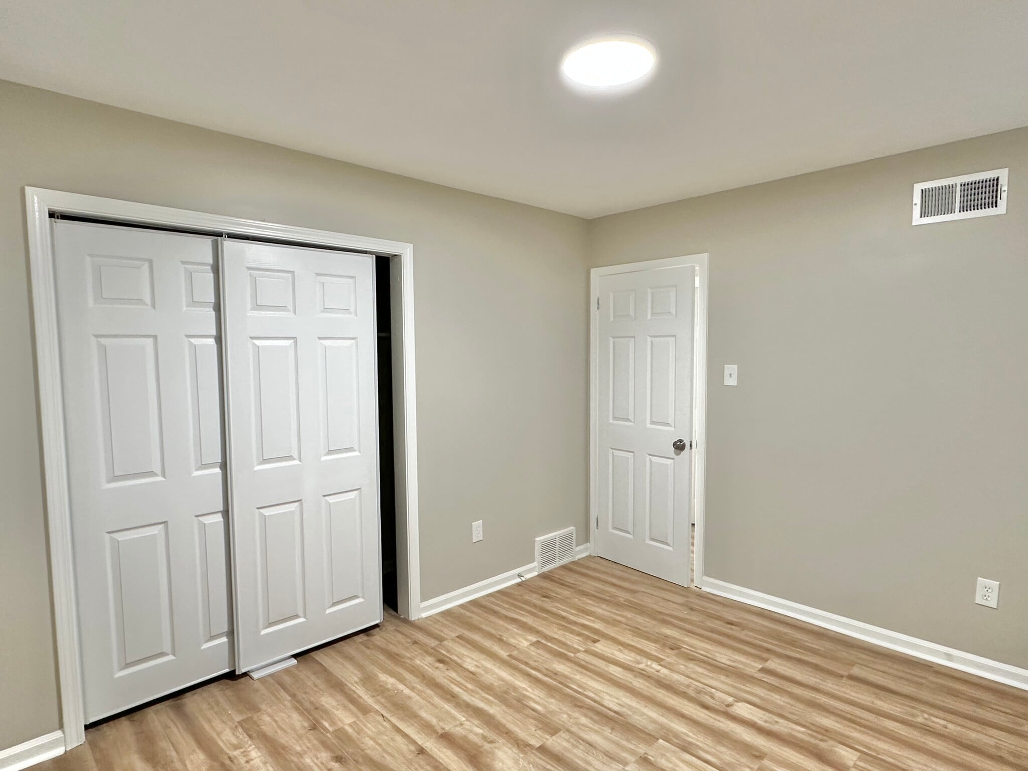 Building Photo - 3756 Vanderwood Dr