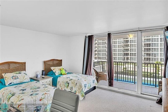 Building Photo - 525 N Ocean Blvd
